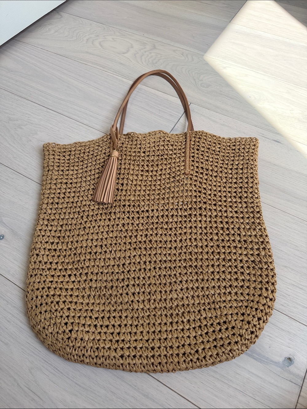 [Banana Republic] Woven Straw Tote with Tassel
